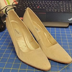 Vintage Jacqueline Ferrar Satin Cream Leather Soles 3" Shoes